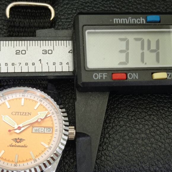 Vintage 1974 Citizen Automatic Mens Silver Watch W/daydate & Orange accents - Picture 7 of 9